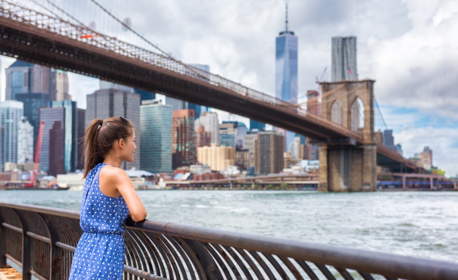 A young woman enjoying the view of Manhattan skyline​